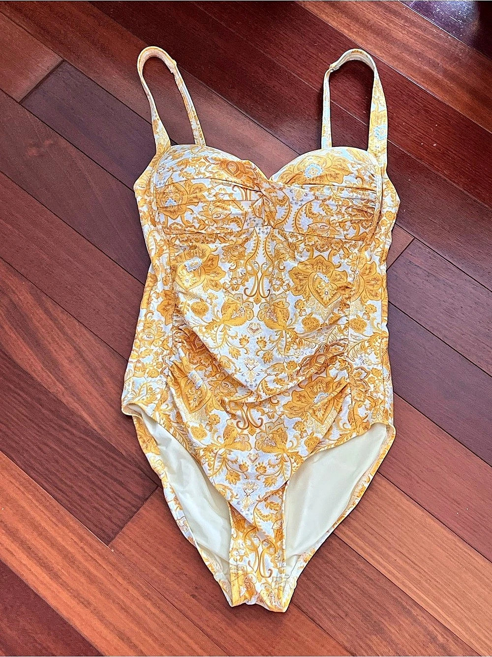 Nip Tuck Swim Joanne Twist Front One-Piece Swimsuit Yellow & White Size 6
NWOT
N